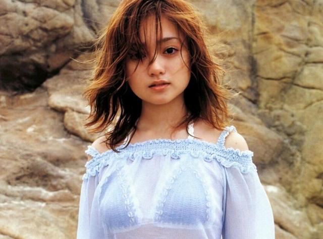 12岁红遍亚洲,初恋被母亲抢走成为继父,还因"童颜"导致转型失|安达佑