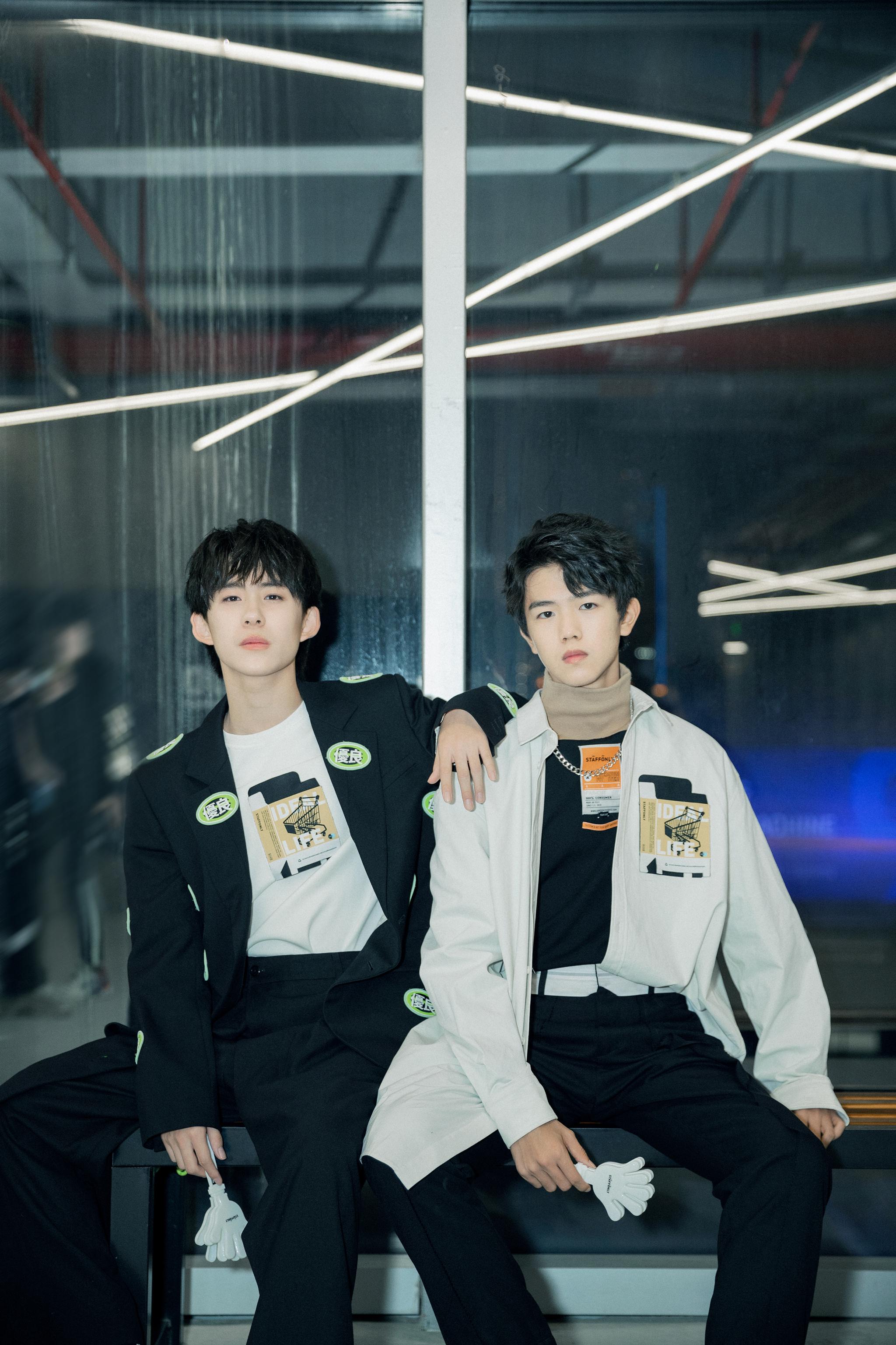 易安音乐社-傅韵哲 @易安音乐社-余沐阳 受邀出席了上海时装周,切身