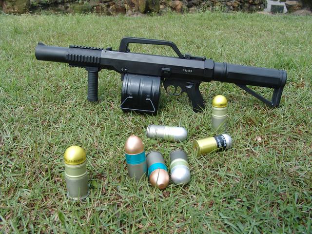 手持这款新型国产榴弹发射器定是威风八面