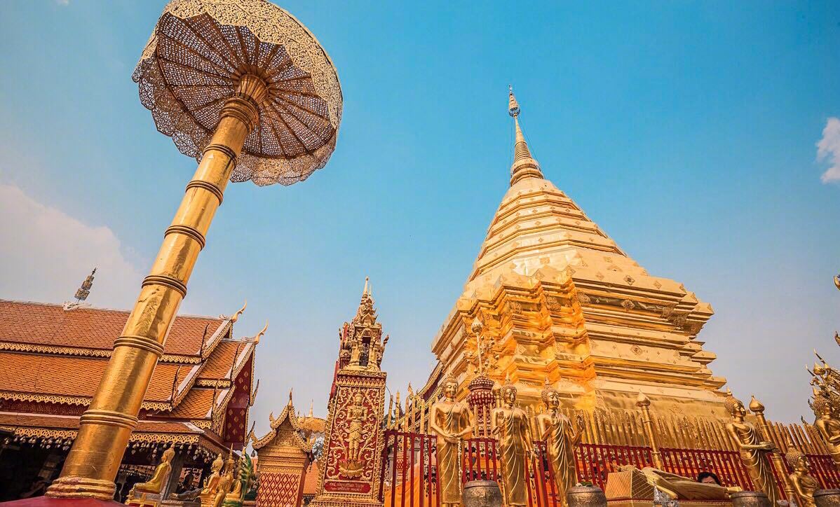 双龙寺丨清迈 佛寺的金色佛塔中供奉着佛祖的舍利子