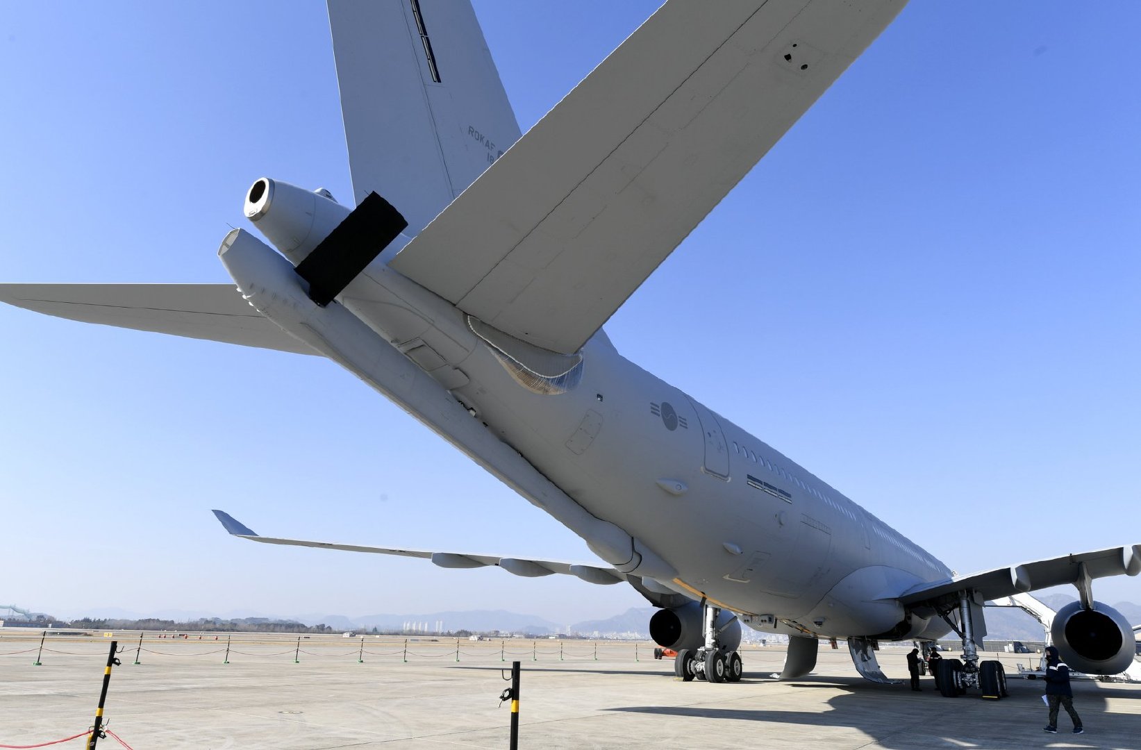 2018年11月12日,韩国空军首架空客a330 mrtt空中加油机飞抵韩国东南部