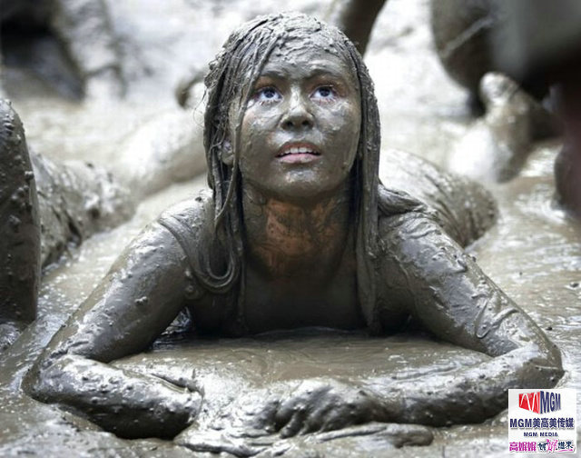 高娓娓:美国孩子暑假的另类消暑活动——泥巴节|泥巴|泥浆|活动_新浪