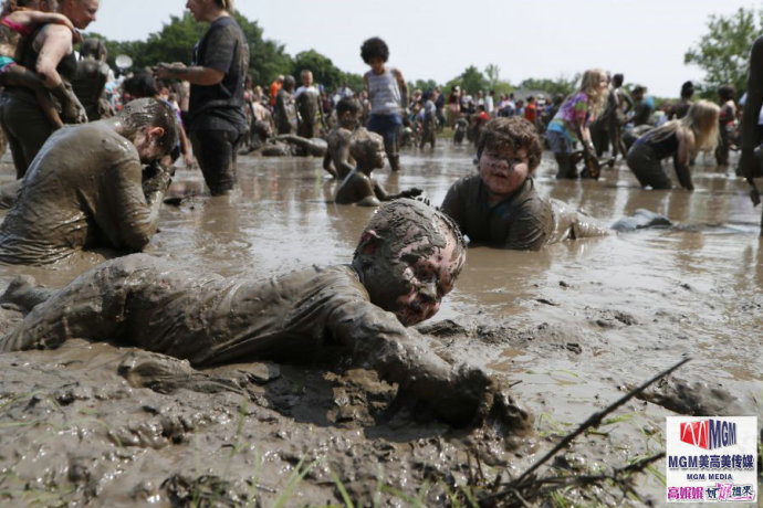 高娓娓美国孩子暑假的另类消暑活动泥巴节