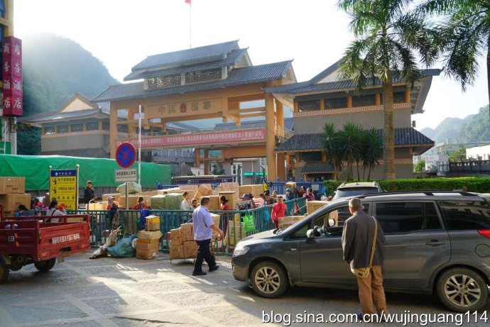 正文  自从2002年5月凭祥浦寨中越贸易市场向靠近越南境内的新清迁移