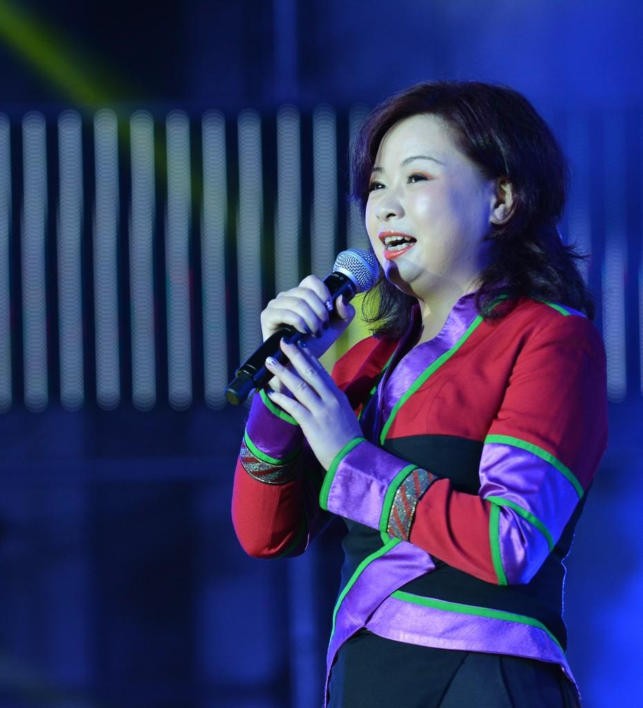 李琼对于自己现在的生活却非常的满意,你们怎样看待李琼这位女歌手?