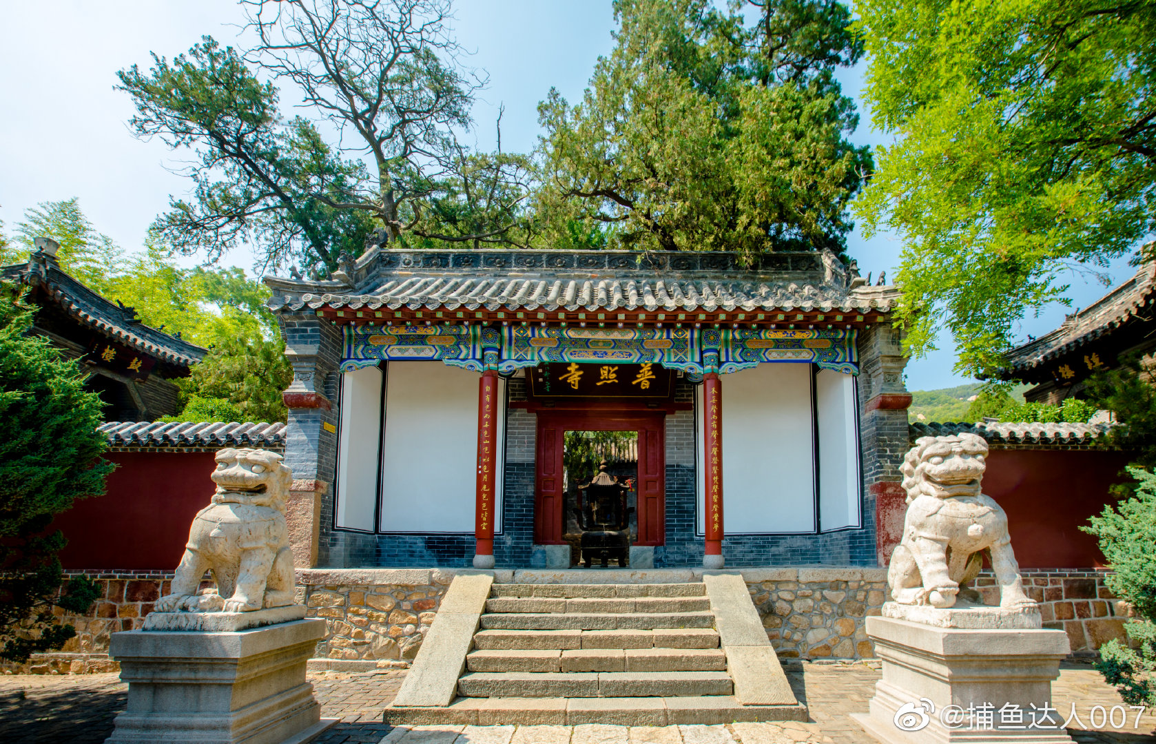 山东泰安寺庙图片