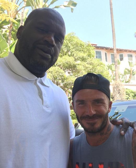 大个子也有小烦恼!张伯伦睡觉要两张床,奥尼尔拿iphone如玩具