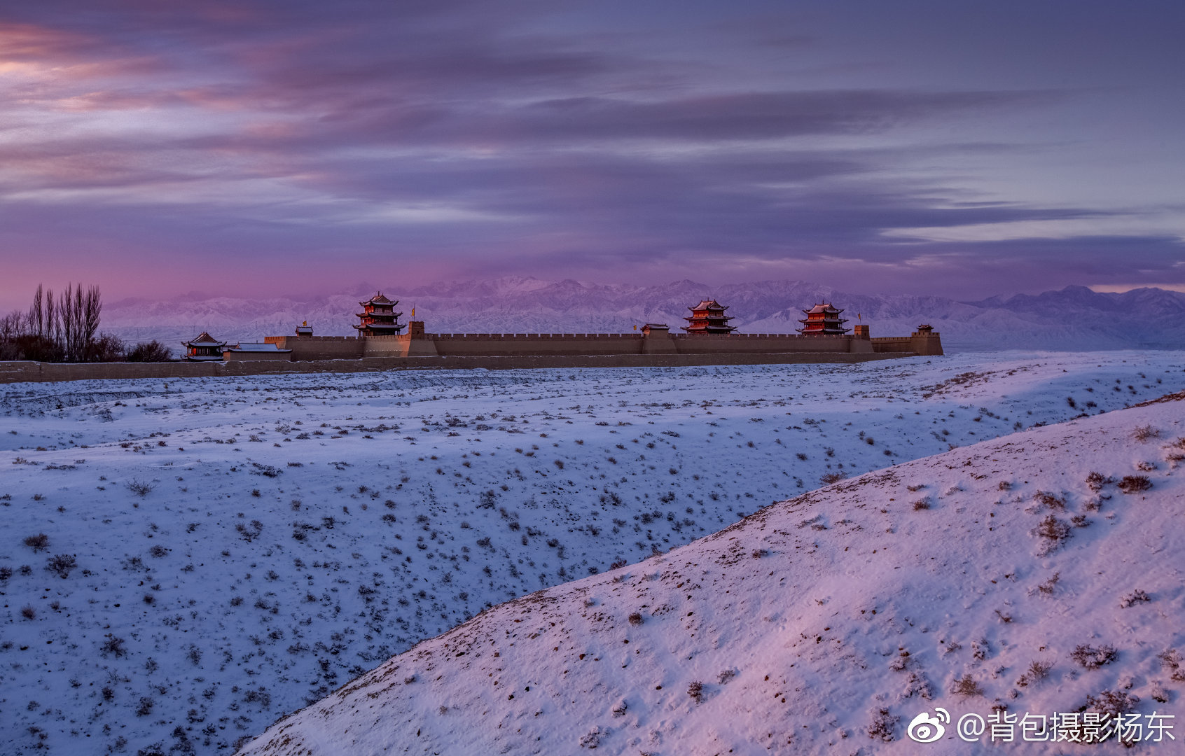 雪后嘉峪关长城朝霞星空圆月祁连雪山景色如画