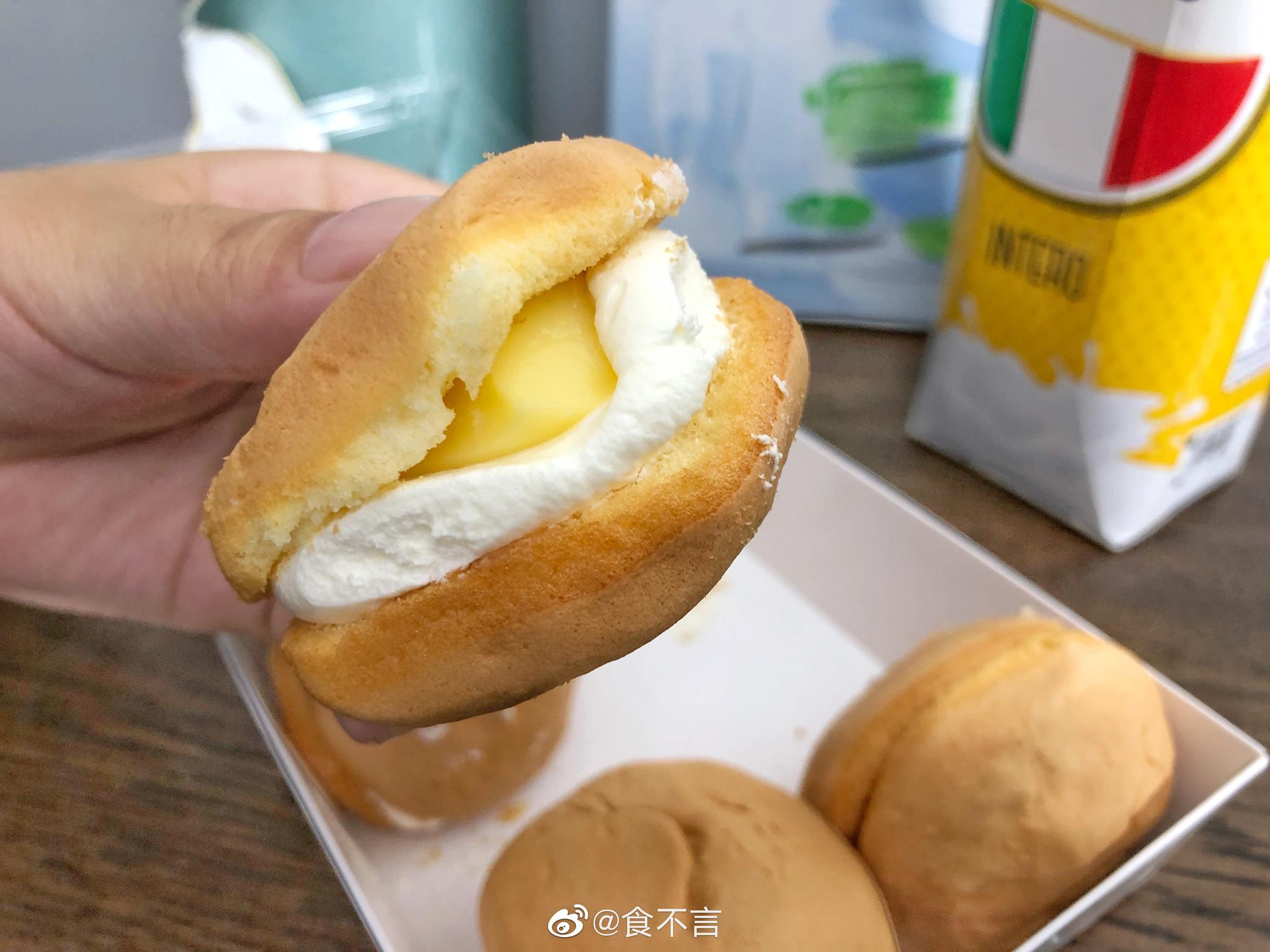 仟吉新品白川空气蛋糕整体感觉就是没有肉松的肉松小贝把沙拉酱换