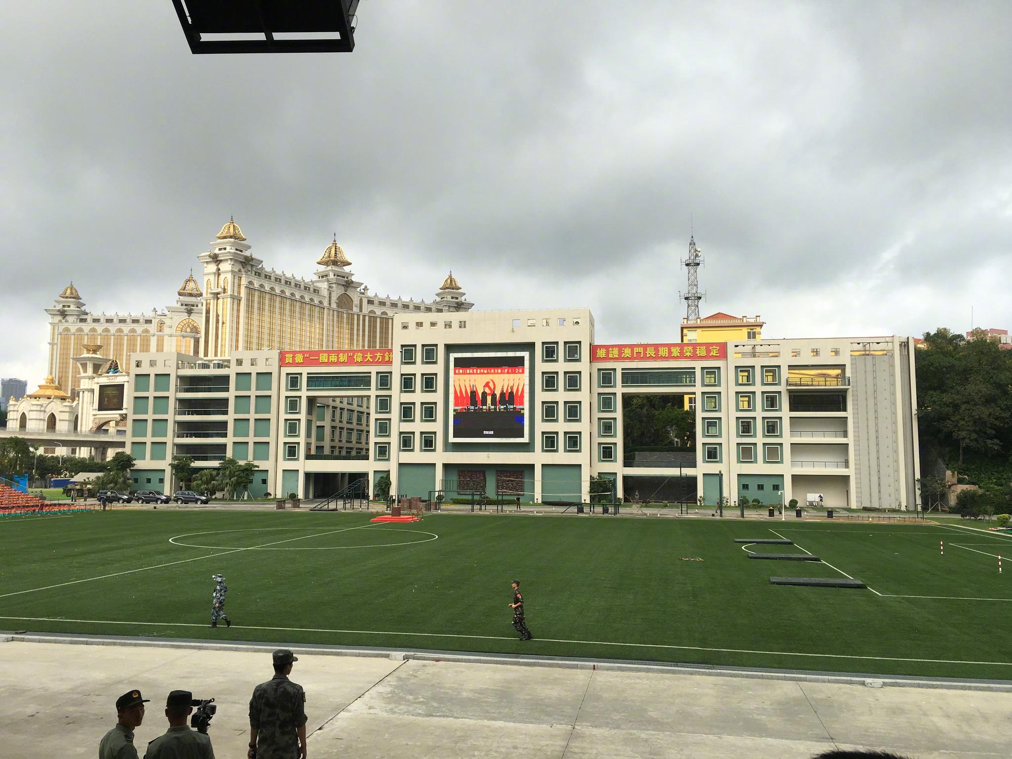 预热,驻澳门部队第十六次"五一"军营对外开放活动