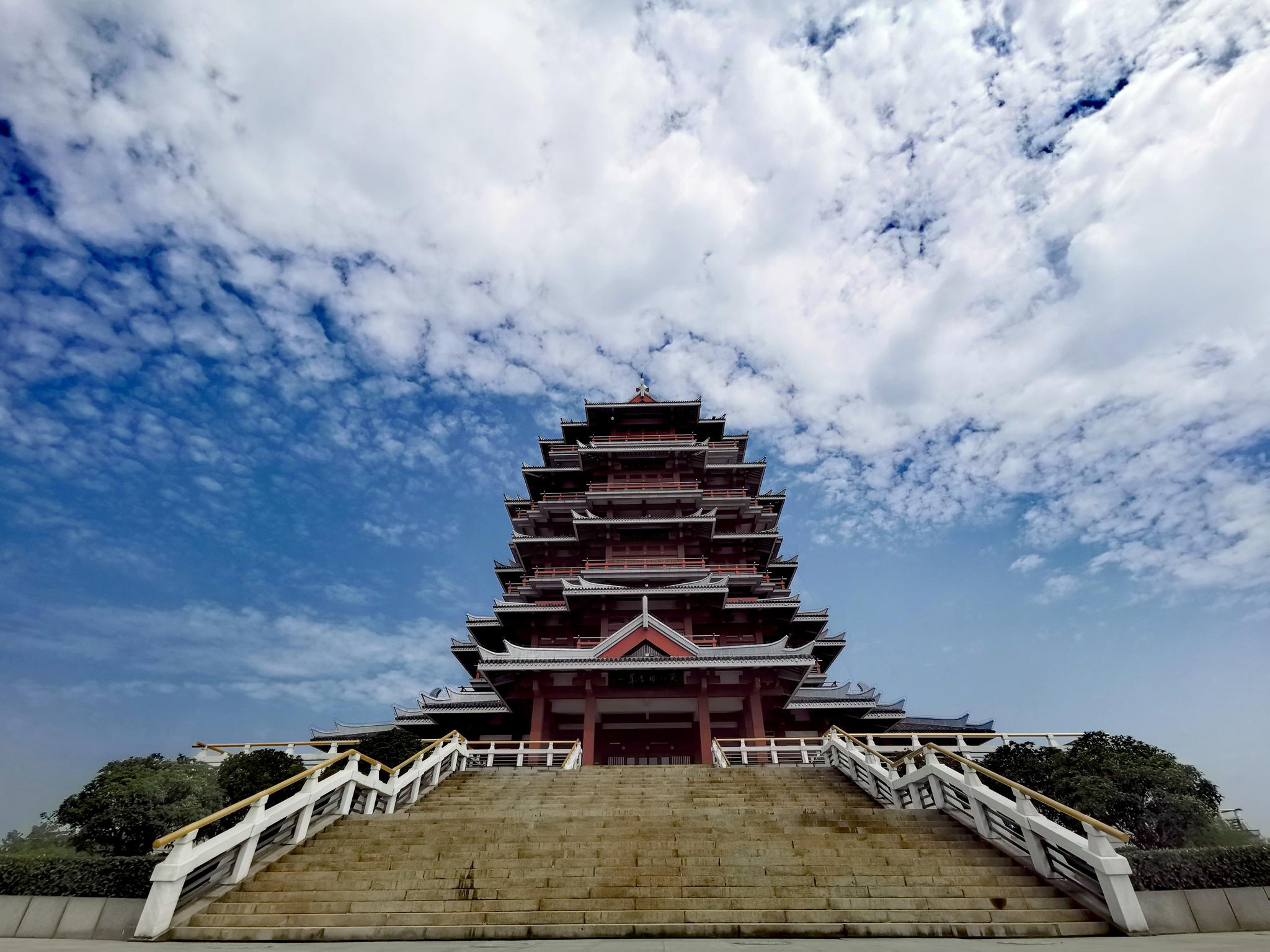 银杏这种植物我还是很喜欢的.去徐州邳州银杏博览馆遛弯儿,不大