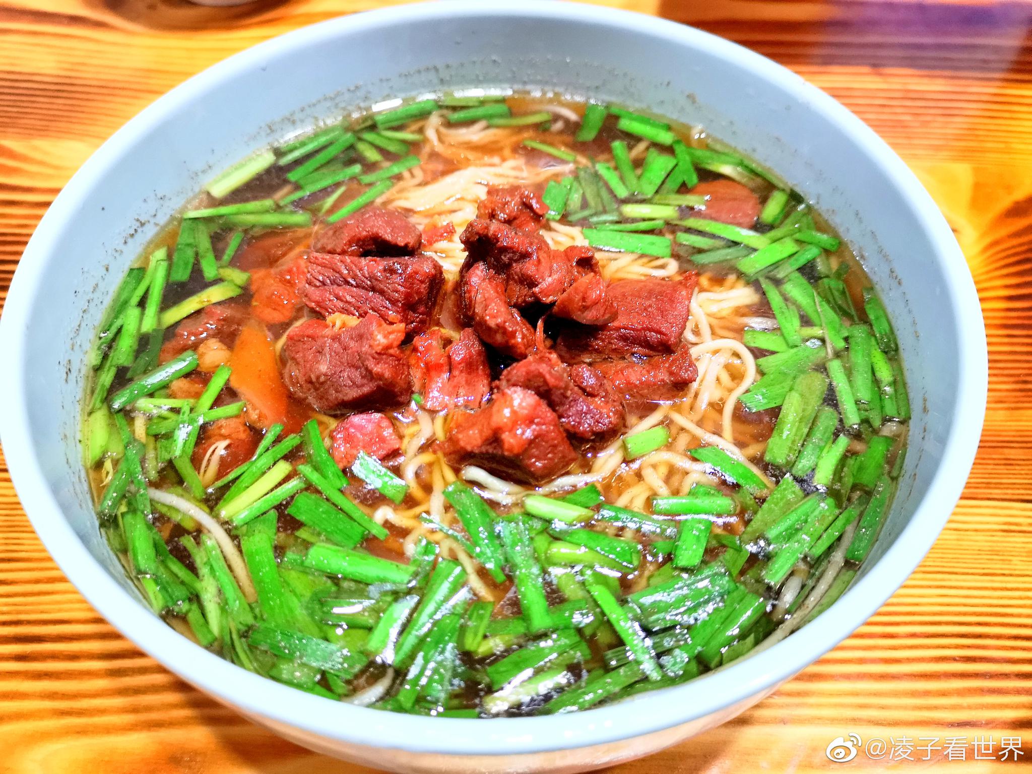 香醋摆不坏,肴肉当小菜,面里住锅盖