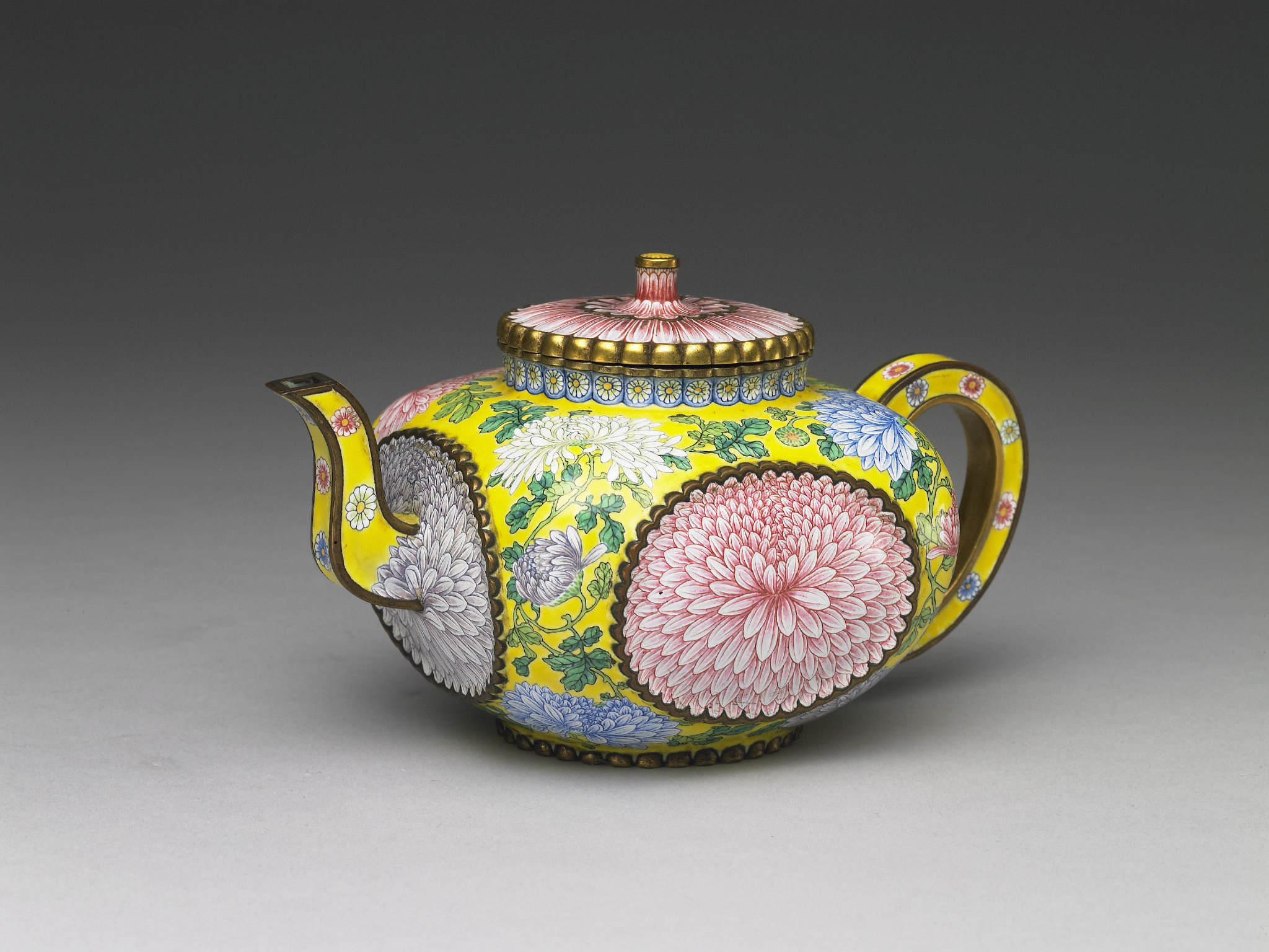 康!熙!来!了!铜胎画珐琅菊花纹方壶