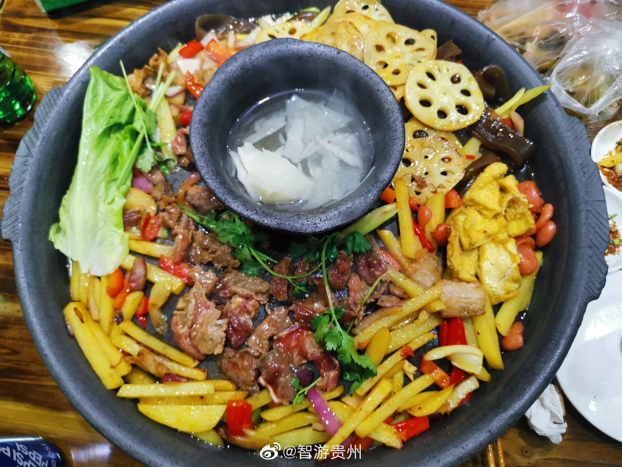 贵州遵义特色烙锅烙出美味