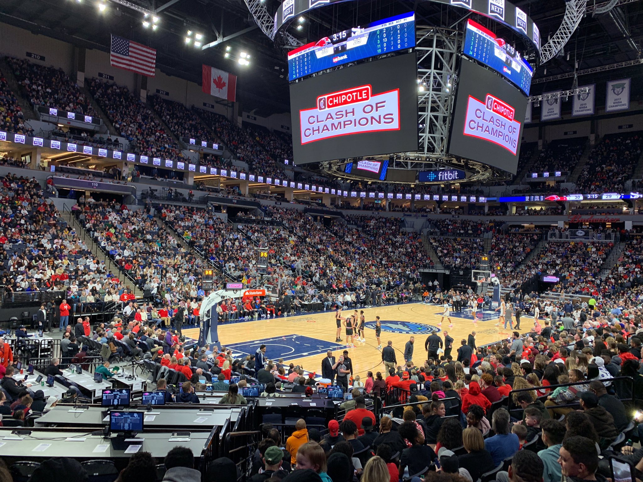 塞拉峡谷高中对阵明尼哈哈学院()的比赛,在标靶中心进行