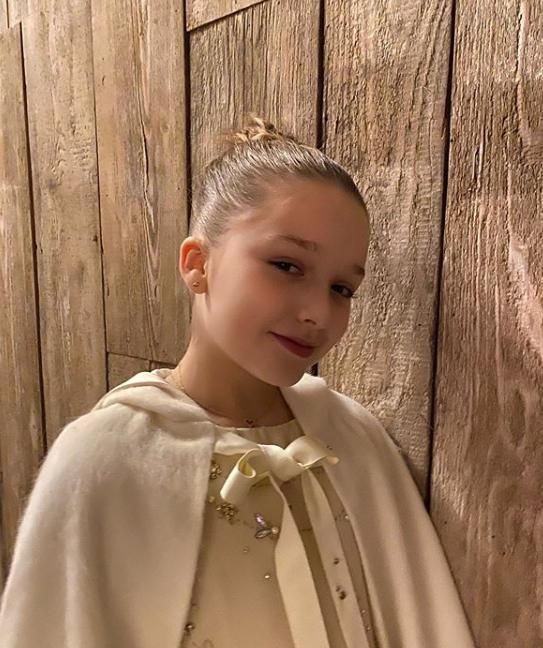 贝克汉姆子女接受洗礼小七身着仙女裙长势喜人越来越美