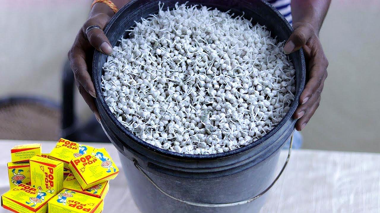 作死老外将5000响摔炮从楼上扔下,结局会怎样真是太刺激了!__财经头条