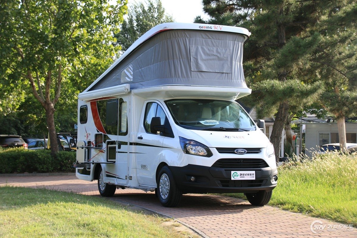 8万元 齐星新全顺小c房车升级亮相北京房车展