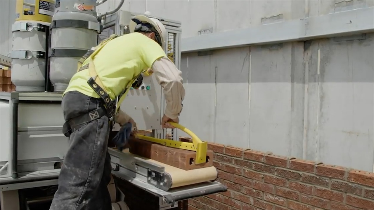 一天可以盖一栋房子智能砌墙机器人问世