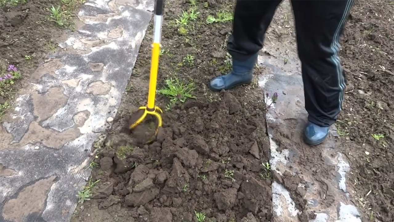 60岁老大爷发明"龙卷风"松土机,一天能松3亩地,不用油不用电