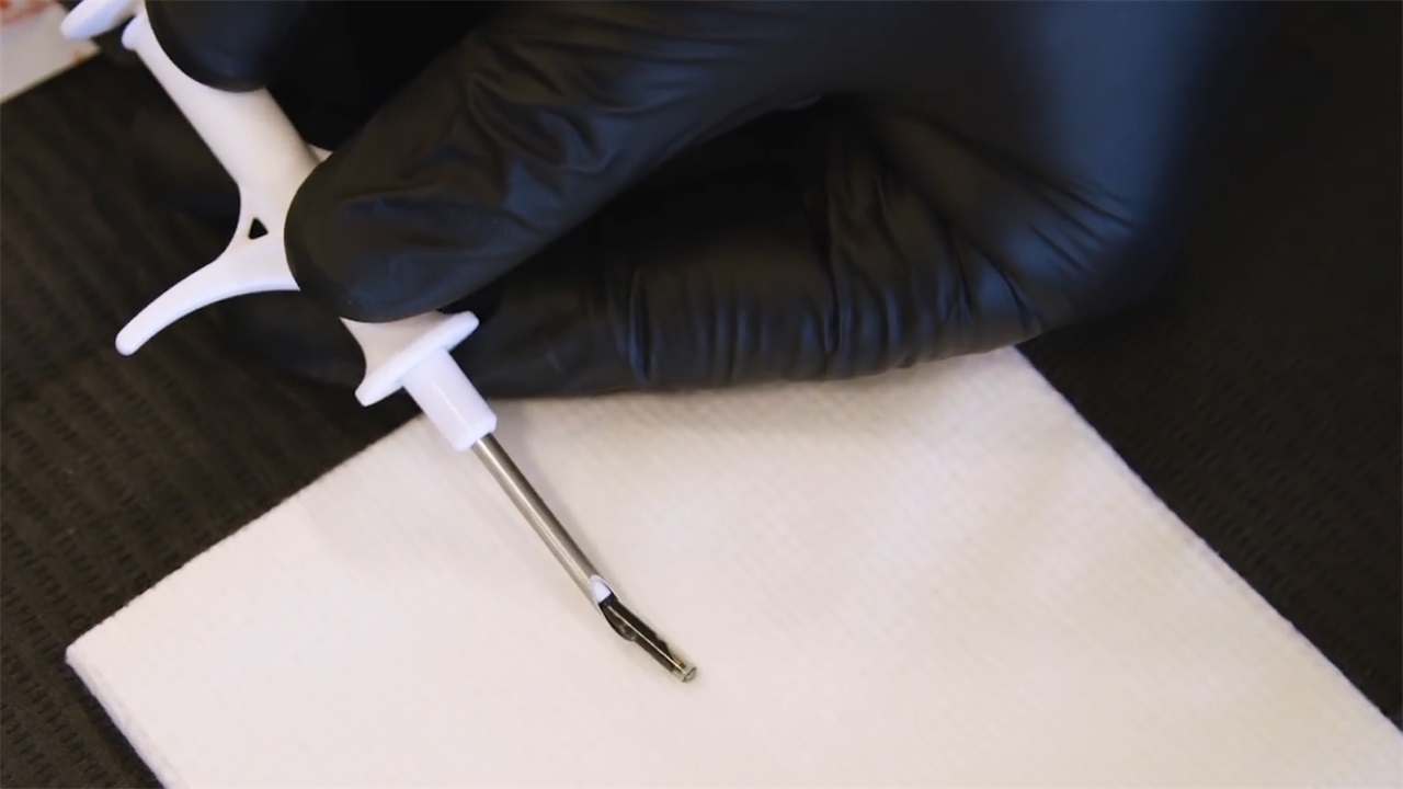 手机会消失4000多人植入人体芯片甚至可以买火车票