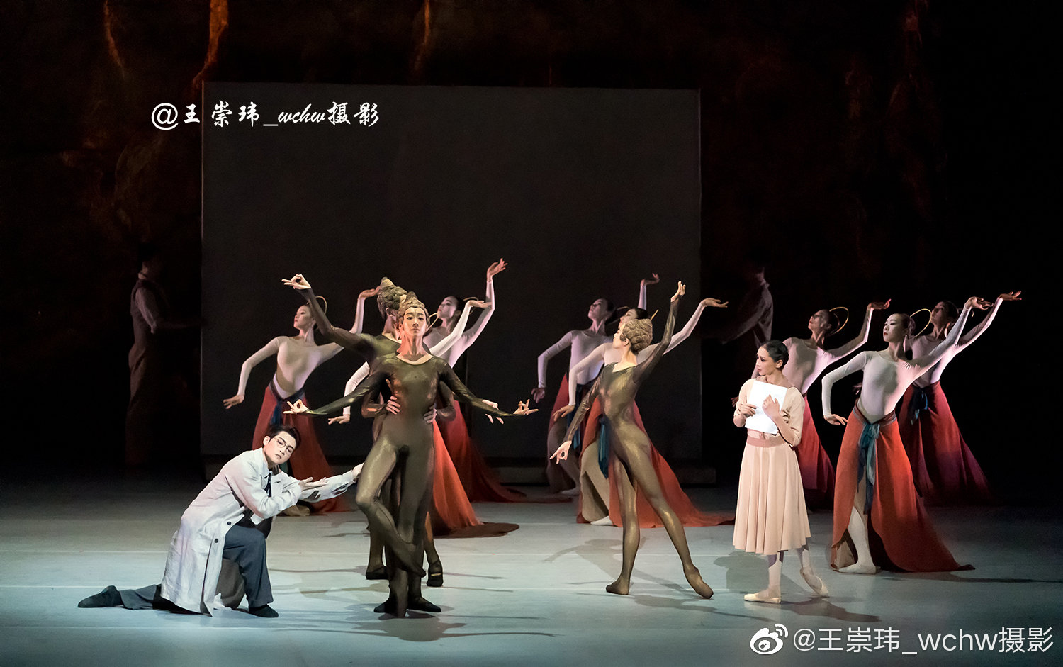 中央芭蕾舞团于4月28日晚在天桥剧场演出了大型原创芭蕾舞剧"敦煌"