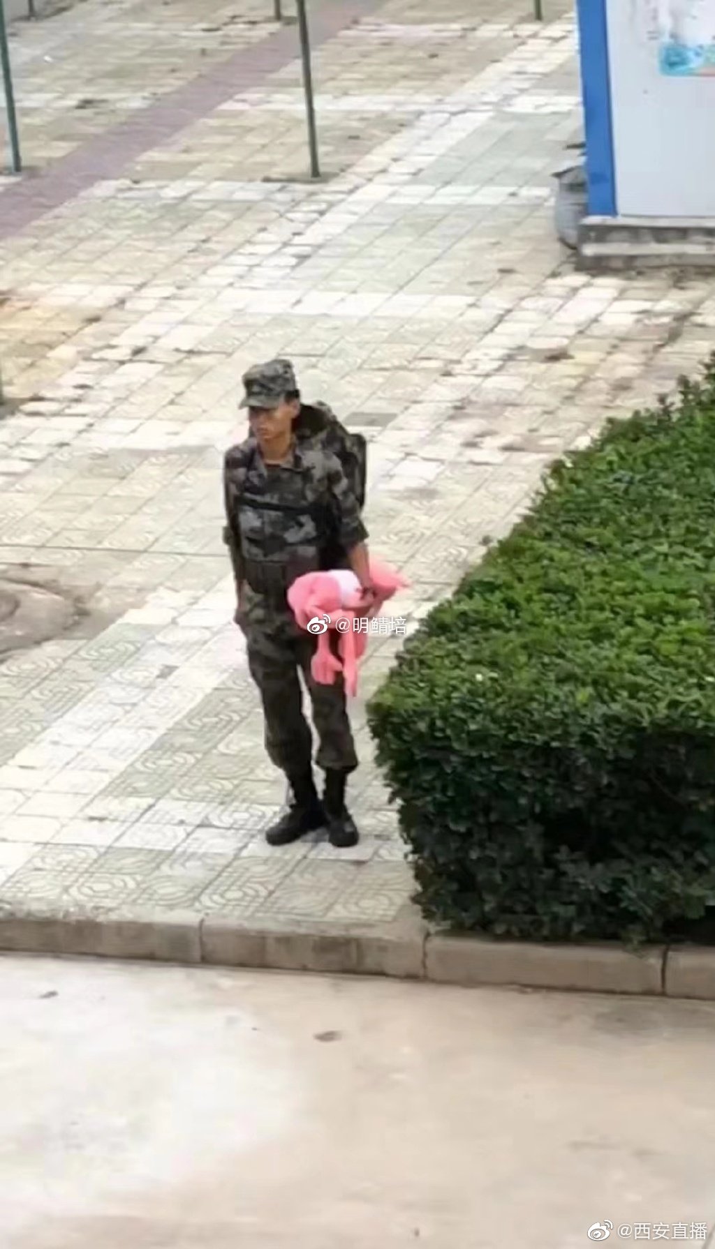 西安思源学院学生明鲭培25日微博爆料