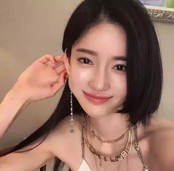 快手街拍女神潘南奎黑历史曝光,她竟然是这种人,人称"潘十亿"花蛇