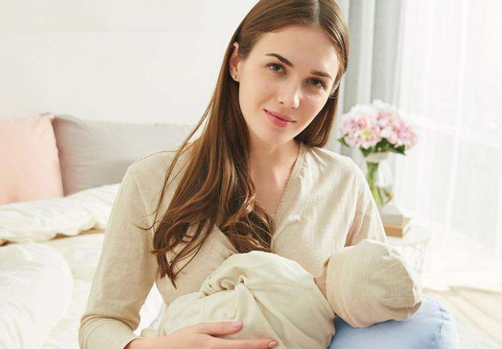 刚生完没有奶水该不该喂宝宝奶粉看这三甲医院的狠心做法