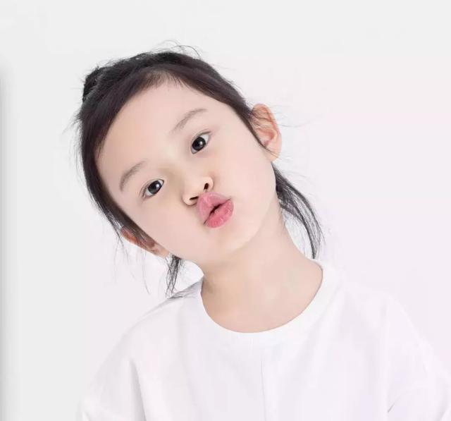 童星出身拿奖无数,嫁贾乃亮后却"叛逆",不妨碍李小璐当个好妈