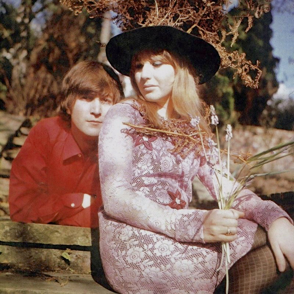 约翰列侬妻子辛西娅图片