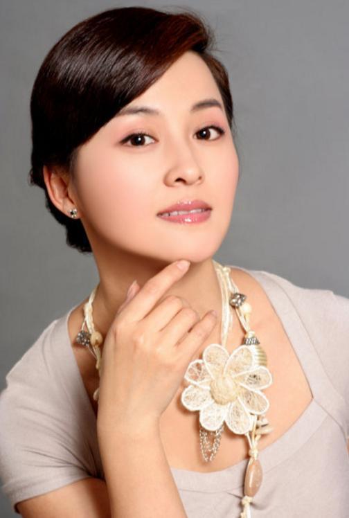 曾是赵薇剧中的丫鬟,今变成董事长身价超十亿,颜值远胜赵薇