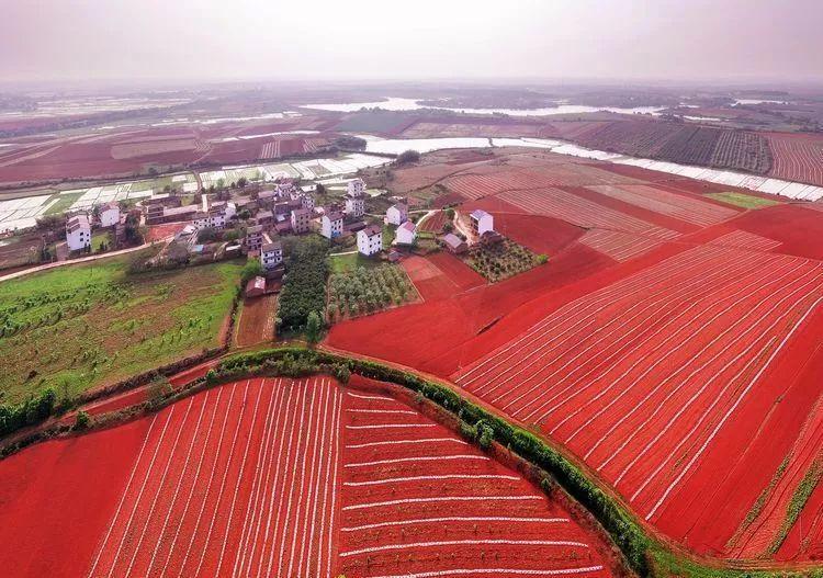 什么地区?侧面临着?耕地减少水土流失。