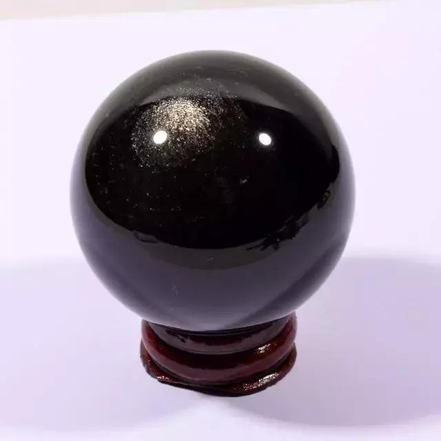 魔灵珠魔灵珠是女娲族祖传宝物,蕴含着无穷法力的未知灵珠,蕴含着巨大