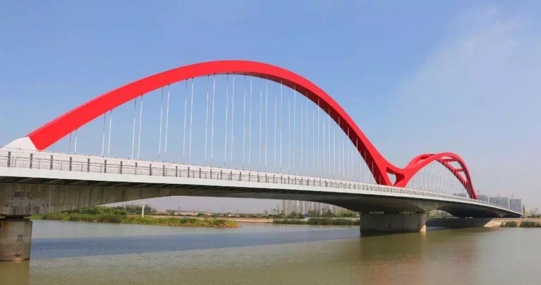 南京长江大桥重新通车后又一座跨秦淮新河大桥今日通车