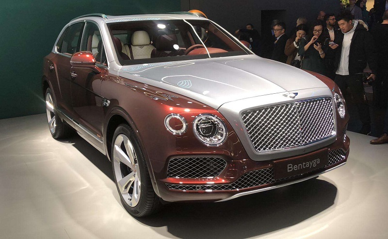 宾利计划到2025年旗下所有车型都将提供新能源版本,而其首款纯电动