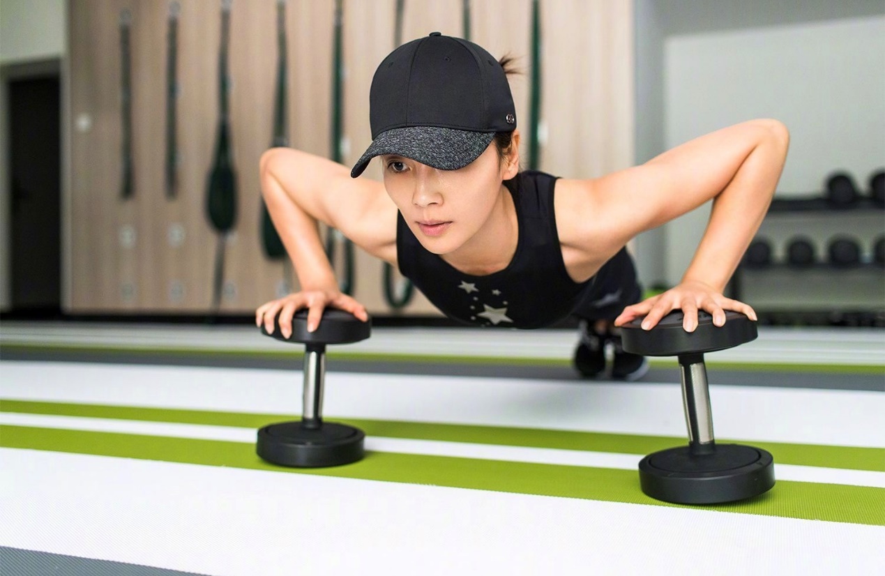 刘涛秀健身照,她能有这苗条身材,都是平时锻炼身体的功劳