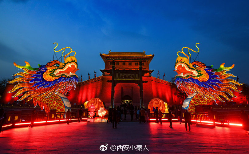 西安城墙南门(永宁门)外盘踞着两条巨龙,龙身蜿蜒逶迤|永宁|西安城墙|龙身_新浪新闻