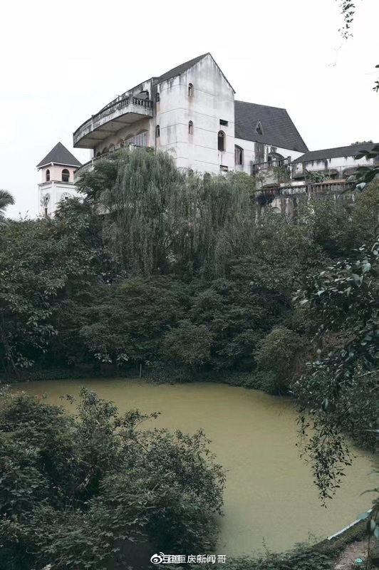 在鸡冠石镇里面的慈母山温泉度假中心