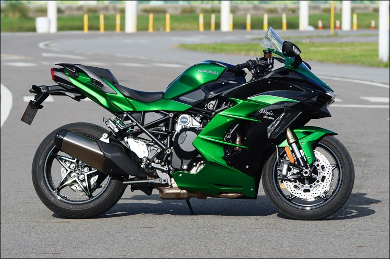 增压野兽川崎h2披上外衣变温柔了,试驾川崎h2旅行版-新浪汽车