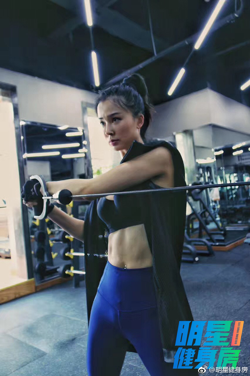 本周,小跑君为大家独家揭秘的明星健身达人是@姚星彤