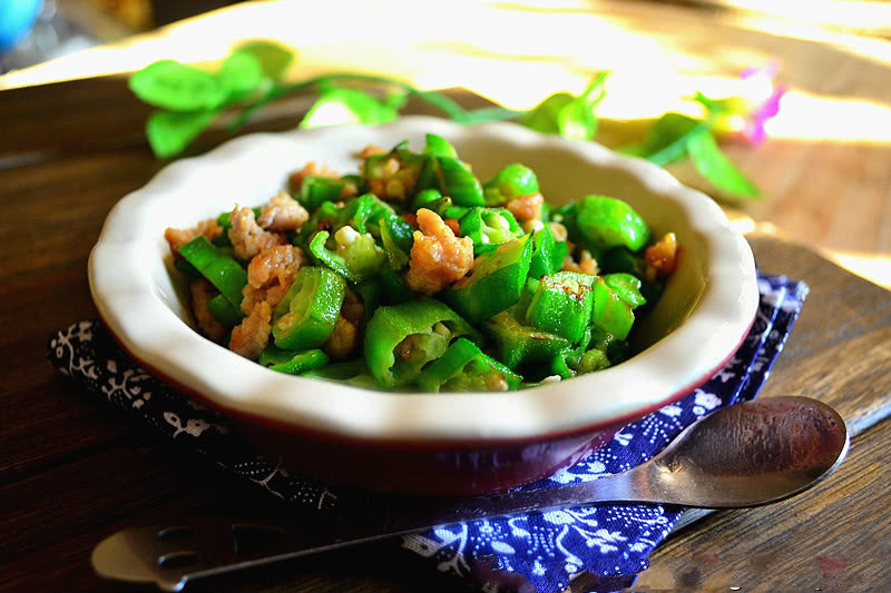 炒秋葵时要不要焯水大厨透露少了这2步难怪又苦又涩