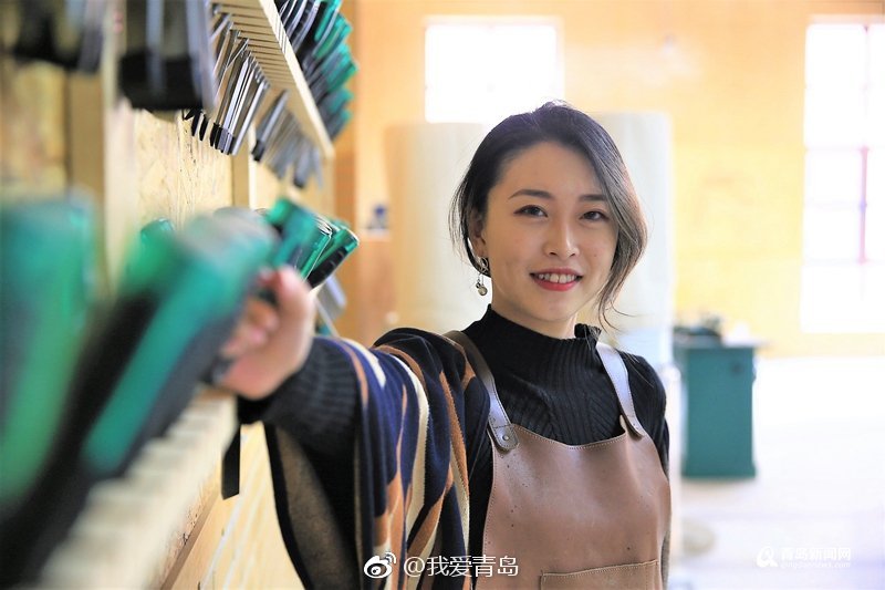 95后青岛小嫚玩进大学当老师
