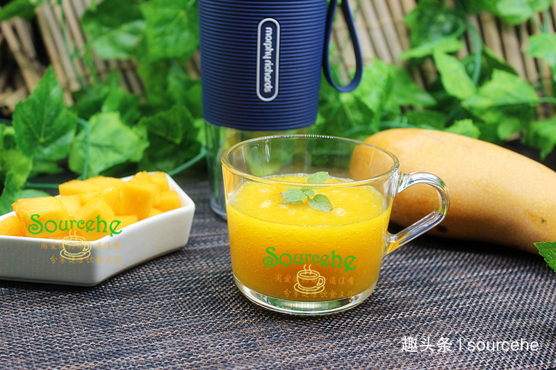 一个芒果一杯椰汁,简单3步,变身美味椰香芒果汁,女儿很喜欢喝