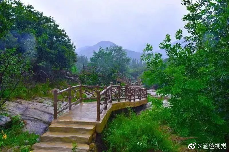 崮鄉旅遊,椿樹溝景區位於山東省臨沂市蒙陰縣垛莊鎮,南依蒙山