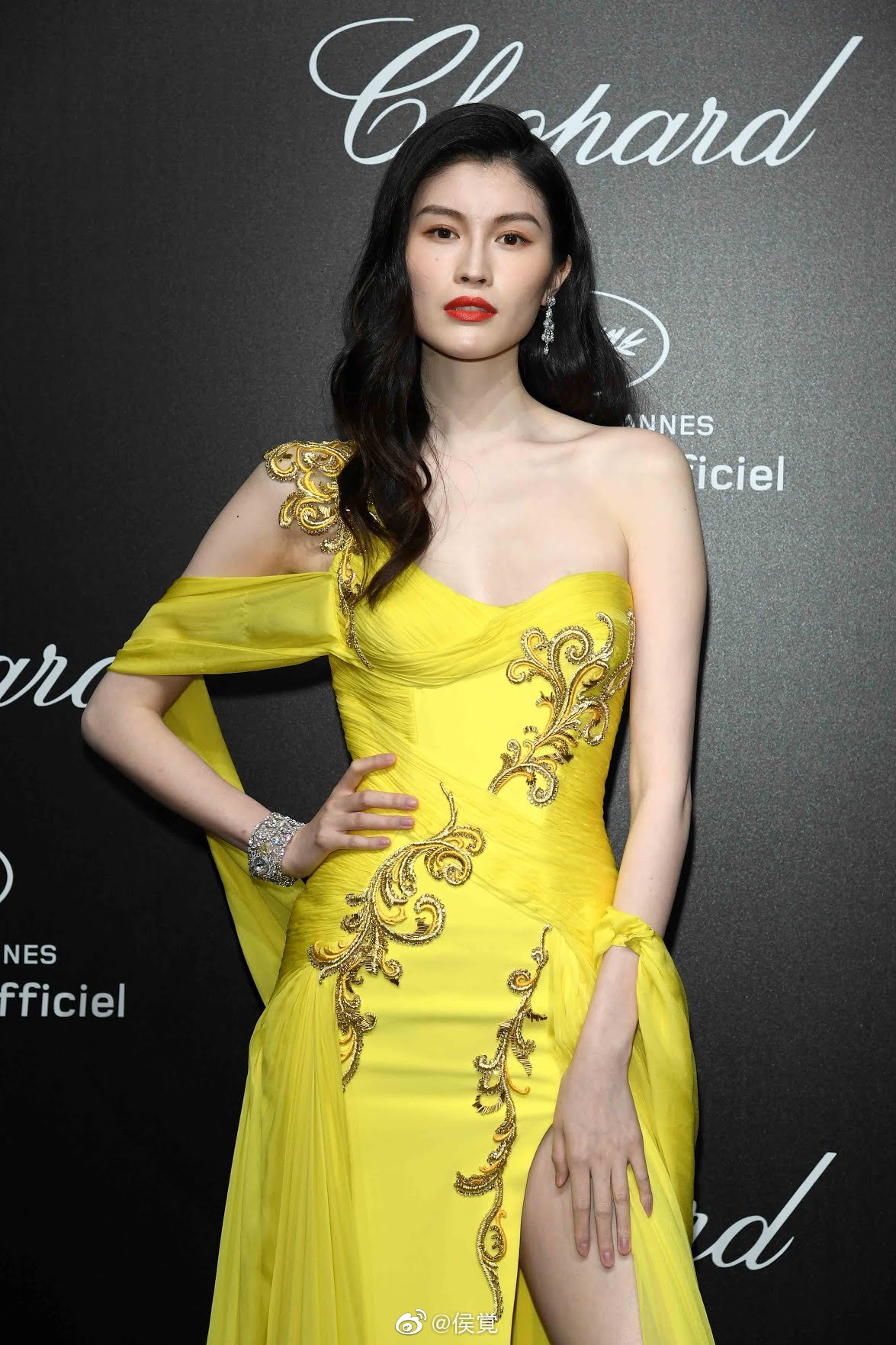 禾穗透视裙亮相戛纳红毯派对上的黄裙也是明艳照人但跟去年的仙气造|禾穗|黄裙|透视裙_新浪新闻