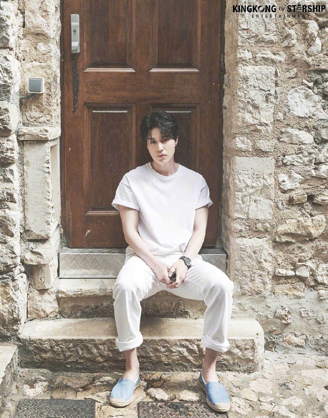 李栋旭冻颜美颜代表上线简单穿搭也超级帅气