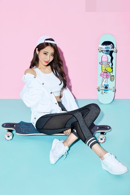 韩星朴景丽拍运动宣传写真 紧身装勾勒曼妙曲线