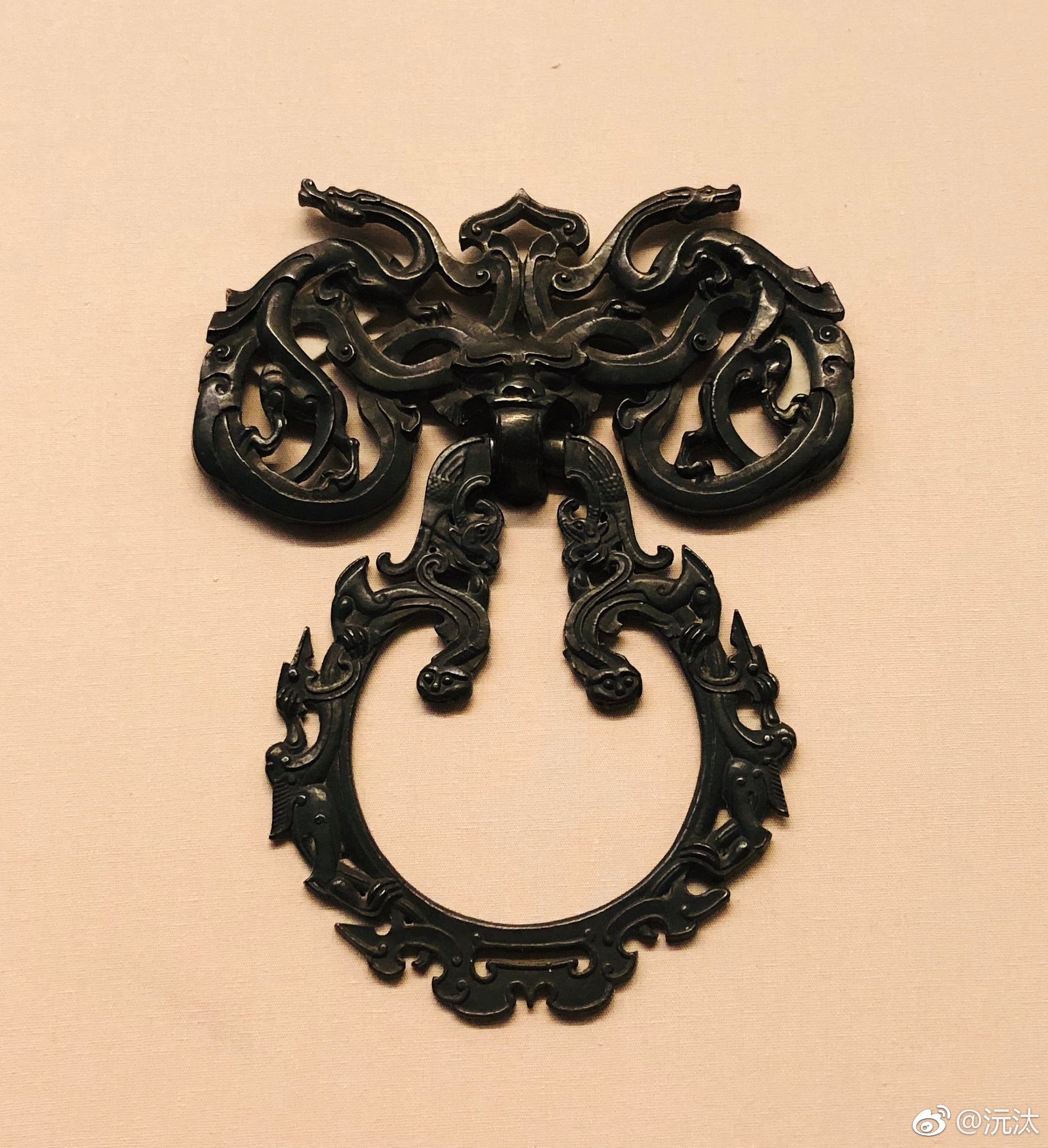 东园秘器  皇帝的棺木由少府下属东园属制作.东园属主作陵内器物.