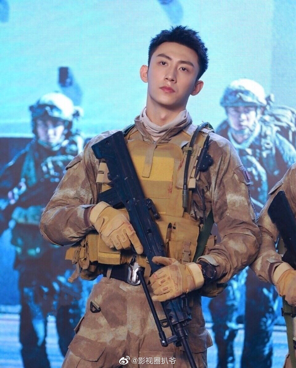 电视剧《亲爱的戎装》青春励志军旅题材剧,由演员黄景瑜,李沁主演